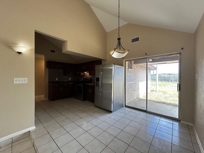 Building Photo - 8623 Oakridge Loop