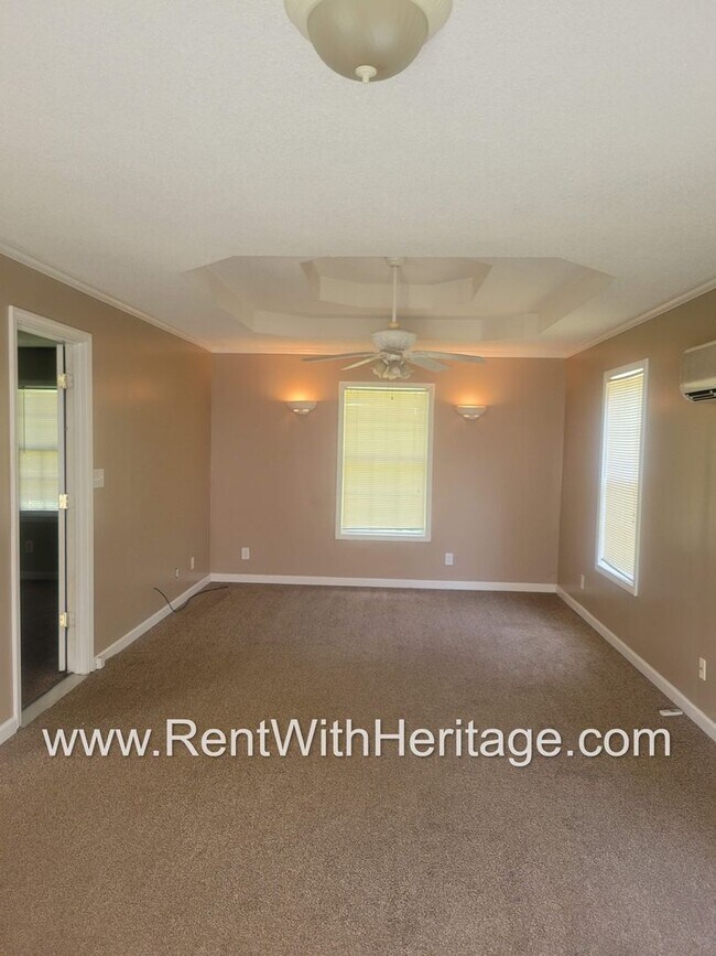 Building Photo - GREAT HOME / 3 BEDROOMS AND BONUS ROOM / GREAT LOCATION /  PRIVATE FENCED YARD