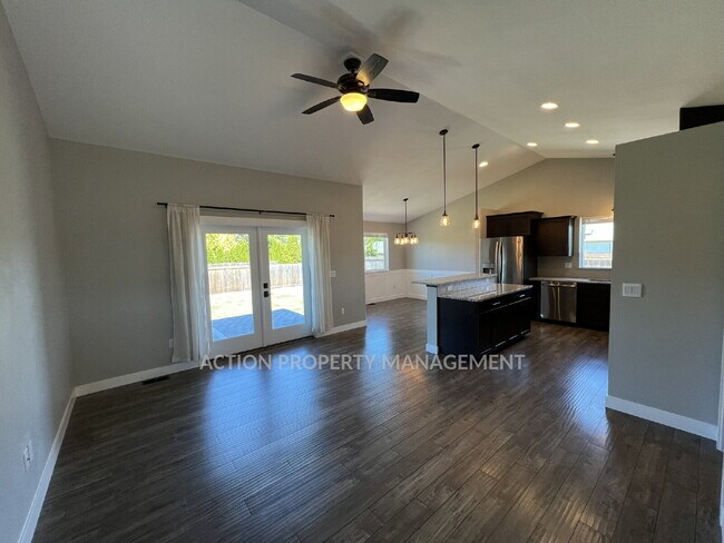 Building Photo - 3 bed 2 bath home in Sequim, close to everything