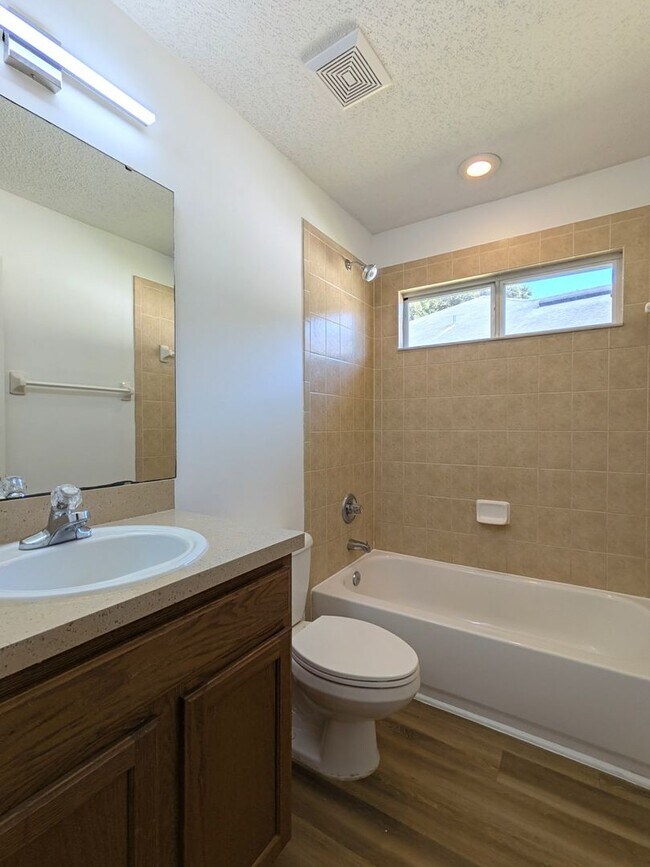 Building Photo - 124 Plantation Point Dr