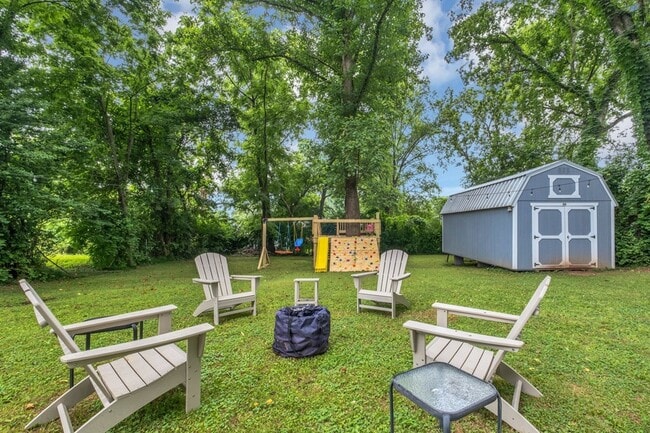 Building Photo - 2929 Emery Dr