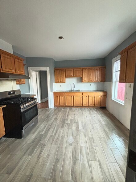 Building Photo - 46 Evelyn St