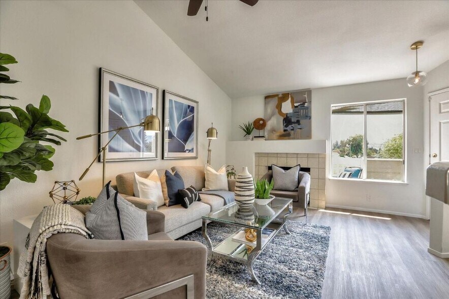 Building Photo - 90 Cherry Ridge Ln