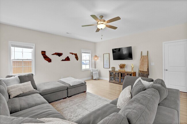Building Photo - 821 Cooke Dr