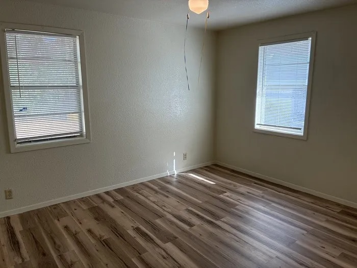 Building Photo - 604 W 4th St