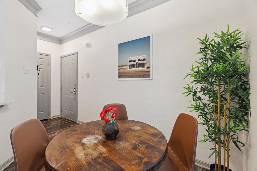 Building Photo - 12100 Metric Blvd