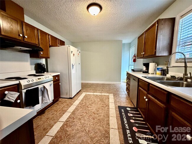 Building Photo - 2809 Faircroft Way