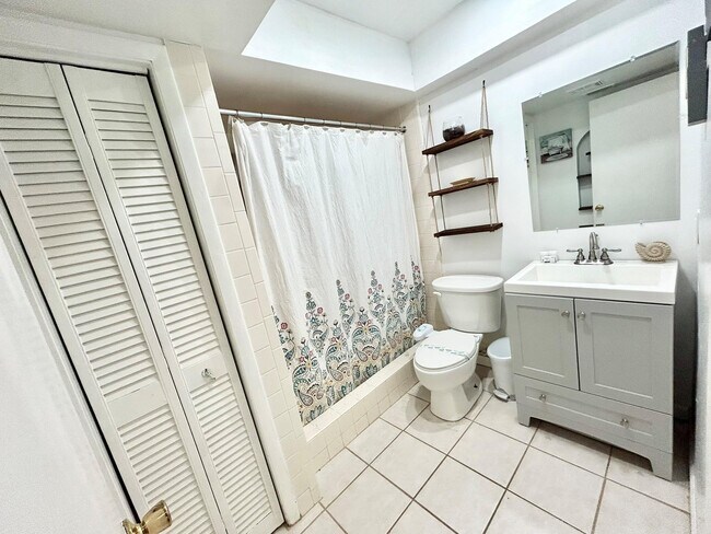 Building Photo - 120 Happiness Ave