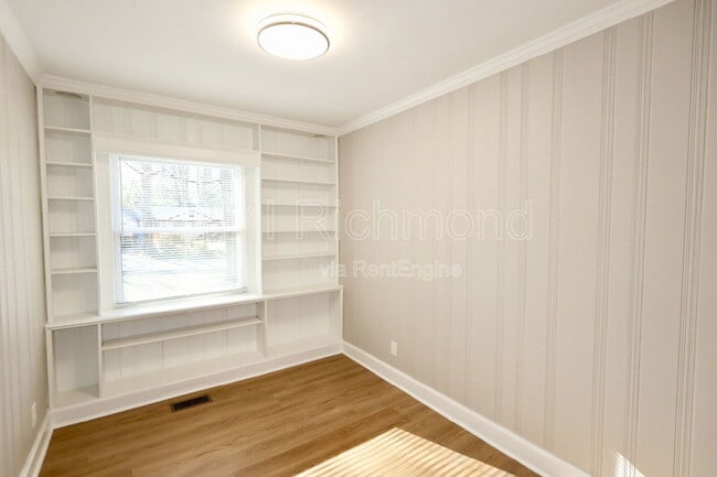 Building Photo - 8834 Old Holly Rd