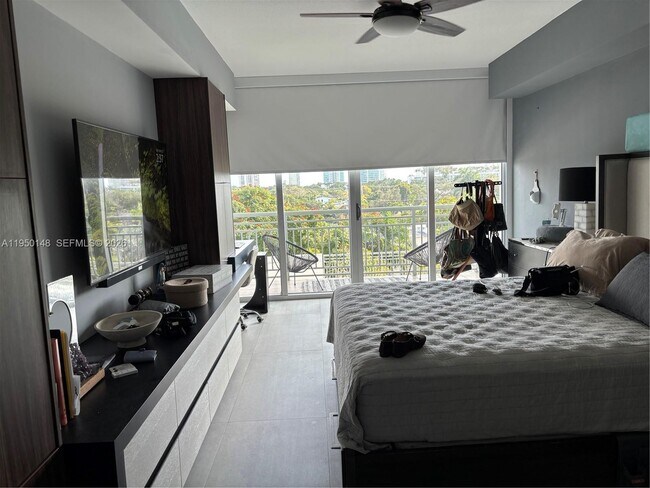 Building Photo - 2021 SW 3rd Ave