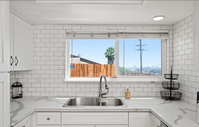 Building Photo - 1600 Crescent Heights St