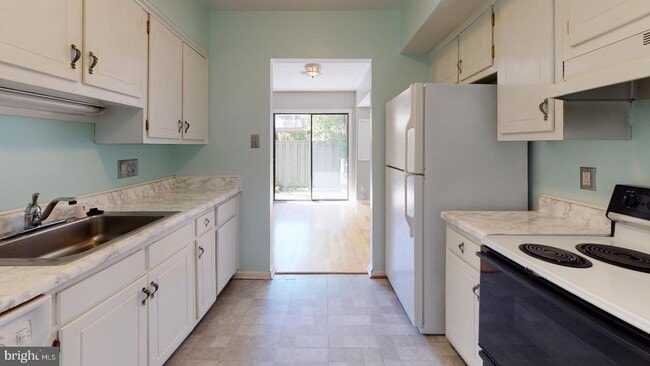 Building Photo - 3836 Miramonte Pl