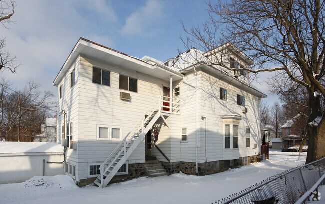 Building Photo - 417 Washtenaw Ave