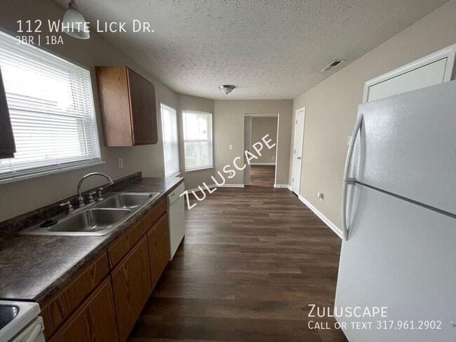 Building Photo - 112 White Lick Dr