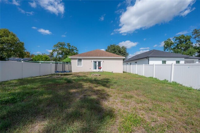 Building Photo - 2510 W South Ave