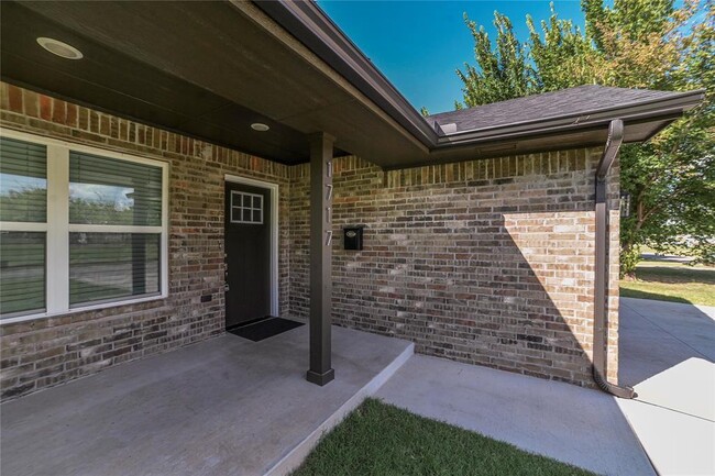 Building Photo - 1717 Breckenridge Dr