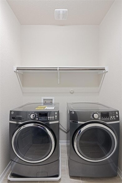 Building Photo - 2212 Dillon Pond Ln