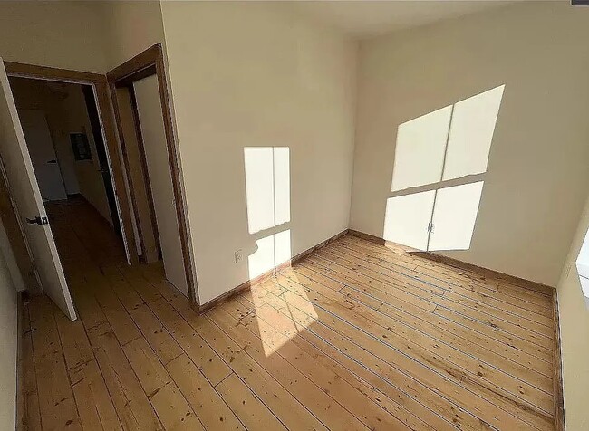 Building Photo - 257 3rd St