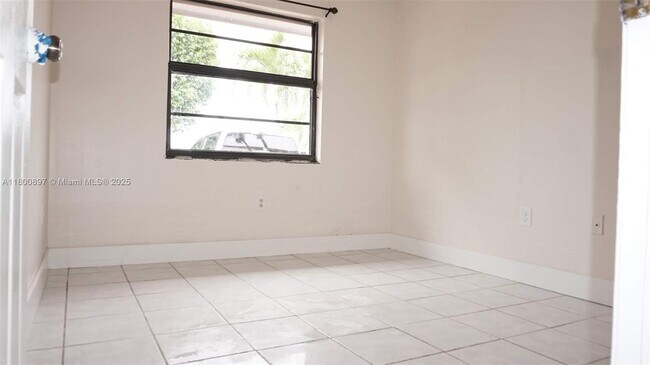 Building Photo - 4909 SW 144th Ct