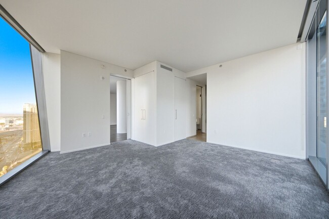 Building Photo - Veer Towers 2408E- North Strip/City Views from this Stunning 1Bd Residence