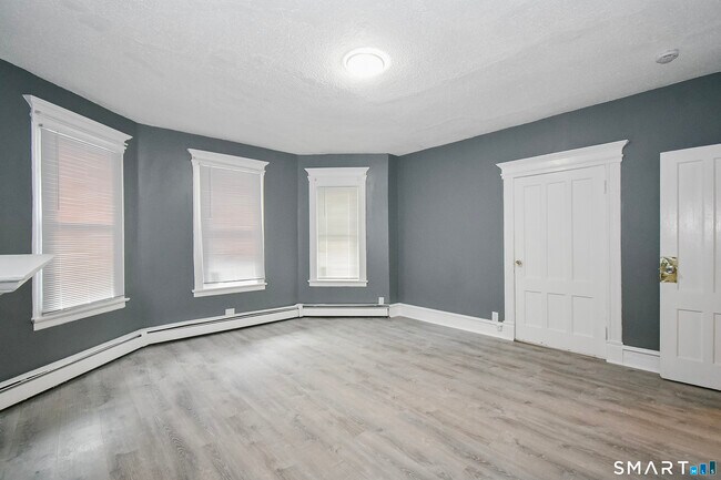 Building Photo - 122 Hungerford St