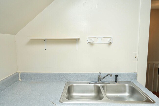 Building Photo - 109 Piedmont Ave N