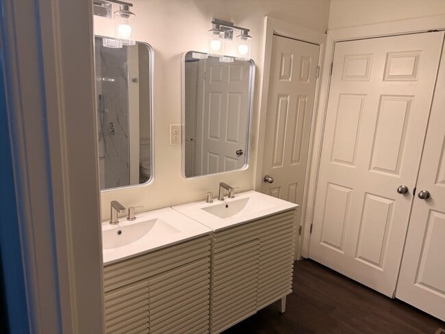 Building Photo - 1213 N 32nd Ave