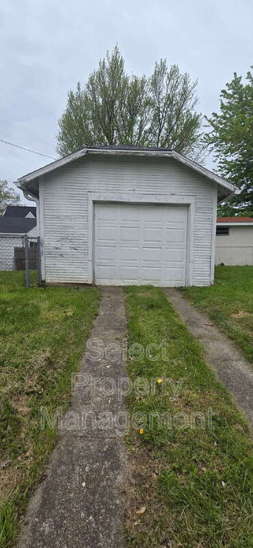 Building Photo - 702 Archer Ave