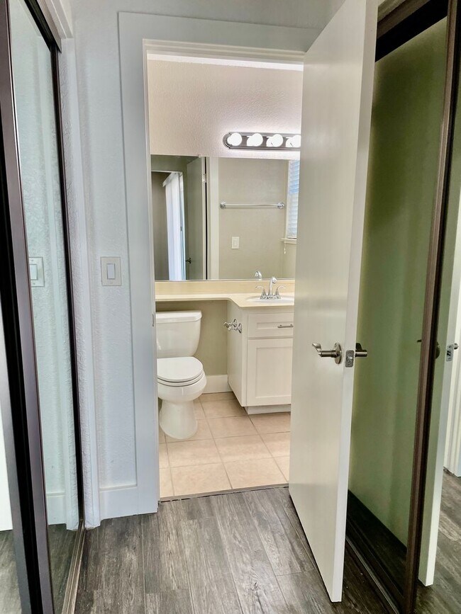 Building Photo - LARKSPUR 2431-2433