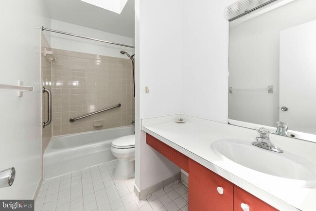 Building Photo - 3318 Mantua Dr