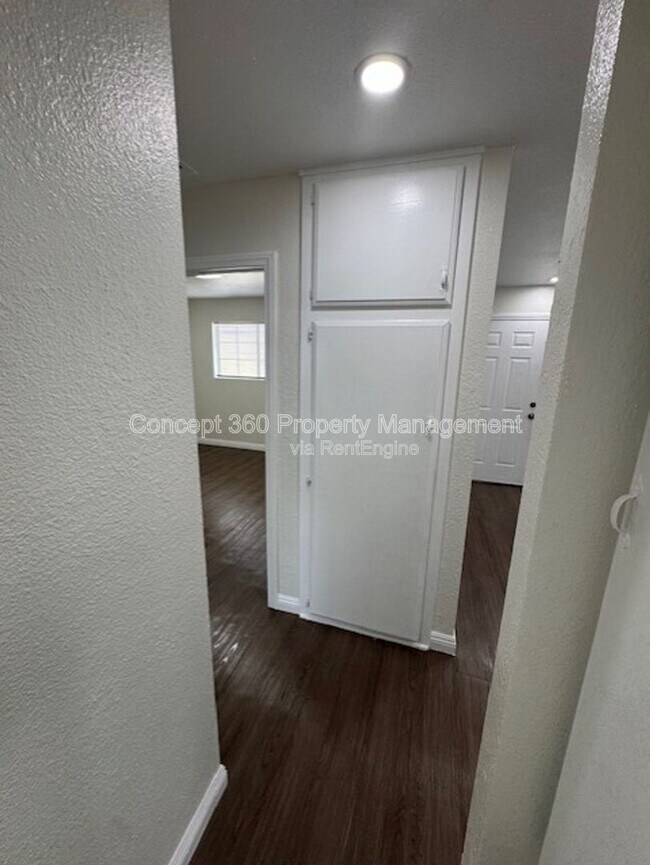 Building Photo - 2425 W Cameron St