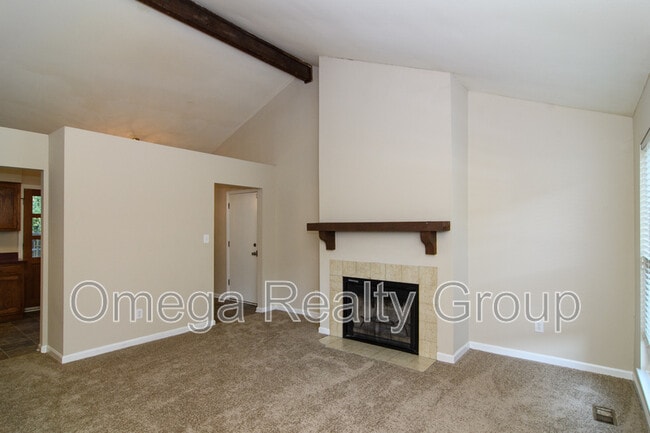 Building Photo - 2404 Glenmore Ct