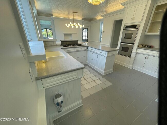 Building Photo - 211 Cedar Ave