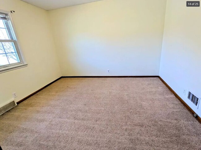 Building Photo - 4016 Clifton Dr