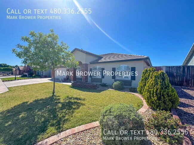 Building Photo - 566 S Esmeralda