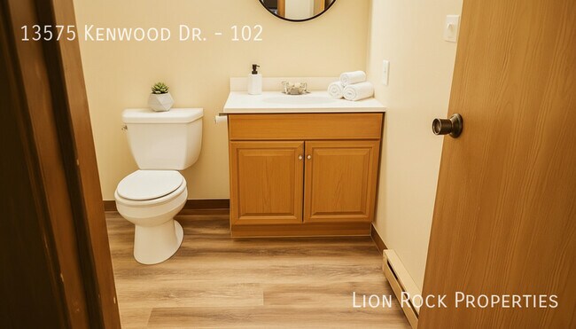 Building Photo - 13575 Kenwood Dr N