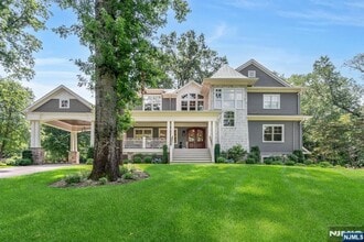 Building Photo - 4 Brookview Ct