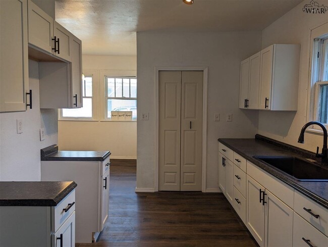 Building Photo - 1805 Tilden St