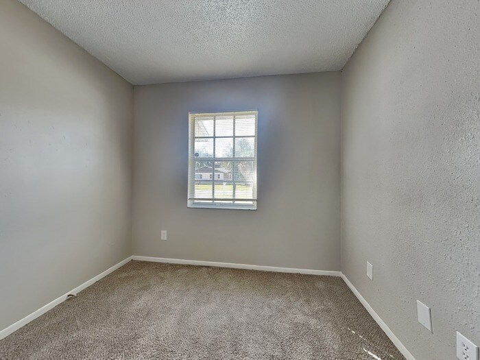 Building Photo - 610 Charter Ct