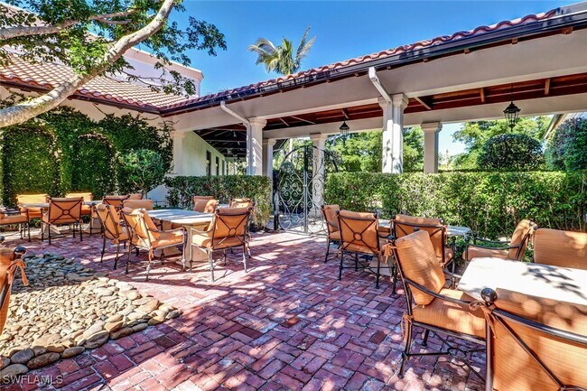 Building Photo - 10240 Bellavista Cir