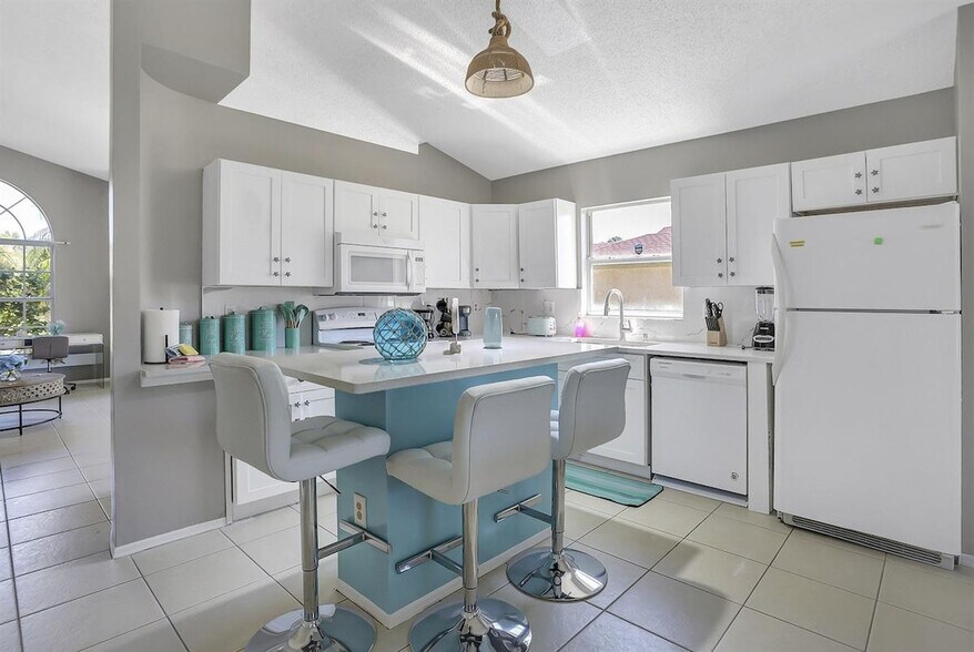 Building Photo - 4716 Windwood Dr