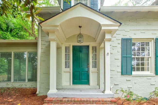 Building Photo - Executive 3/3 House in College Heights- $2,795