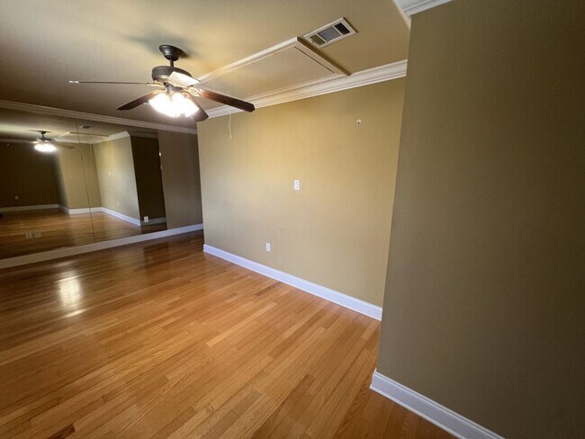 Building Photo - Elegant Two-Story Home with Outdoor Kitchen in Desirable Shadows Lake