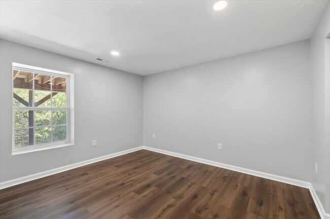 Building Photo - Gorgeous 5 Bed 3.5 Bathroom in Stafford, VA