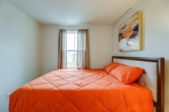 Building Photo - 6262 Pebblebrook Dr