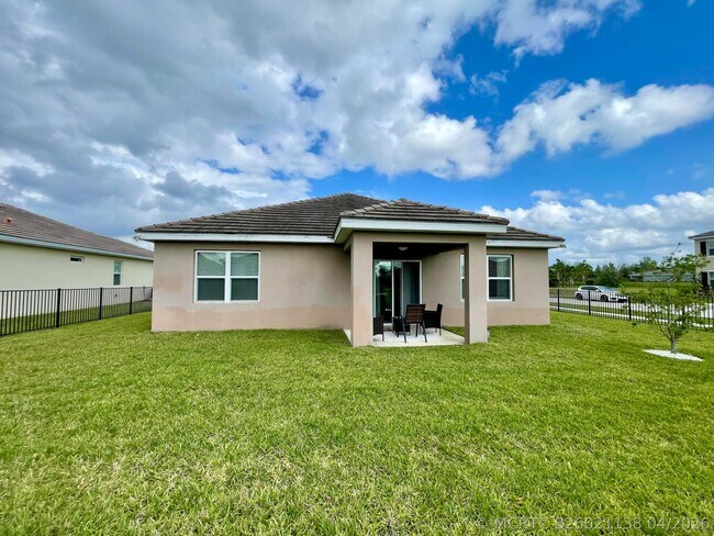 Building Photo - 10574 SW Cambria Ln