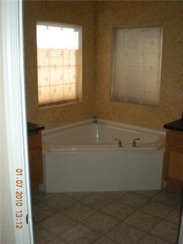 Building Photo - Beautiful 3 Bedroom 2 Bathroom House  **NE...