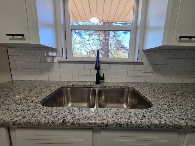 Building Photo - 15 Cliffwood Cir