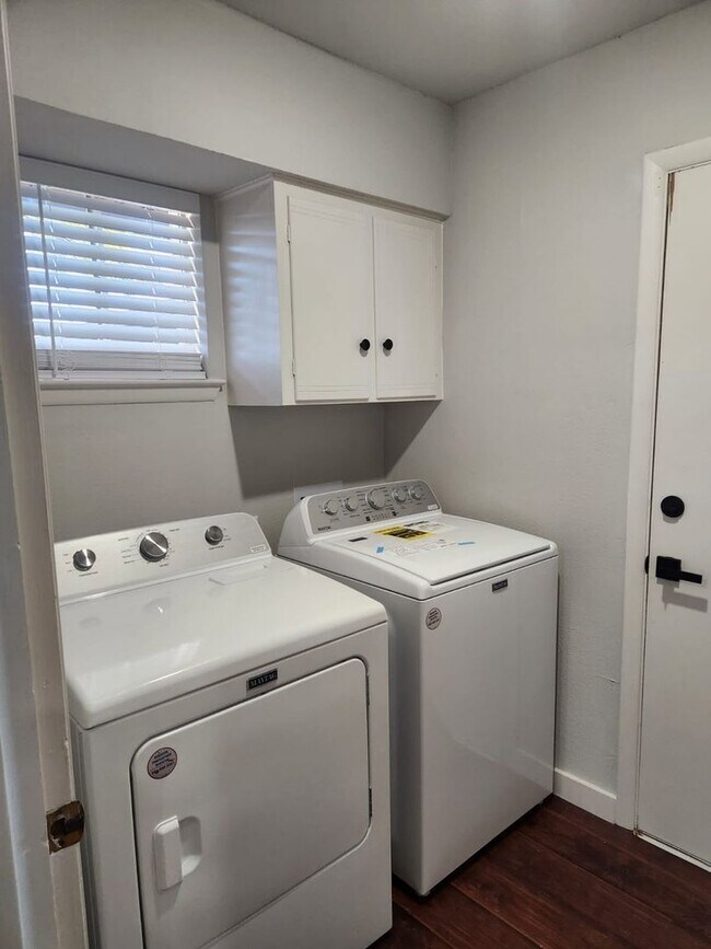 Building Photo - Spacious 4BR House in Dallas