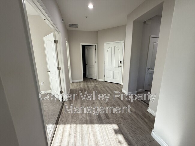 Building Photo - 2425 W Bronco Butte Trl